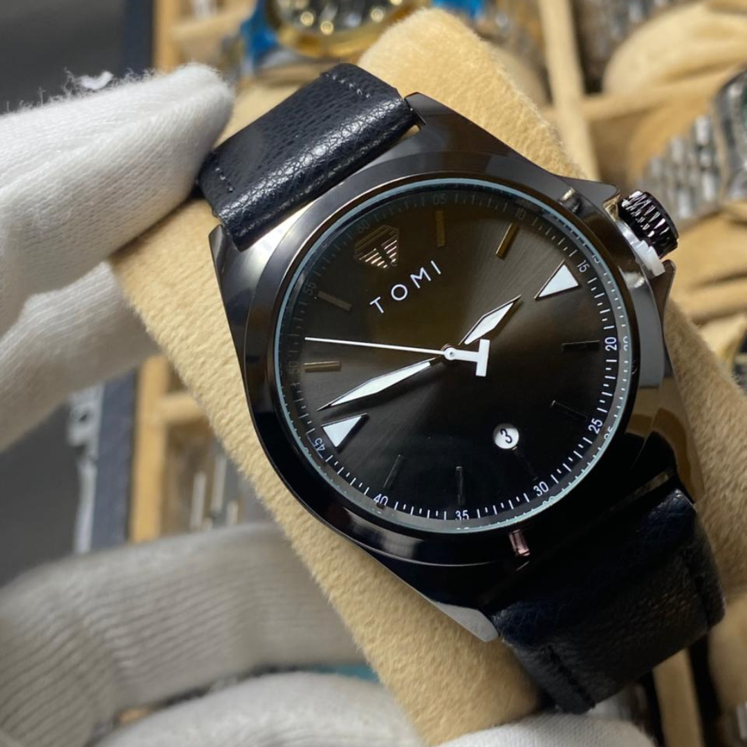 Men’s Classic Leather Strap Watch – Elegant Minimalist Dress Timepiece