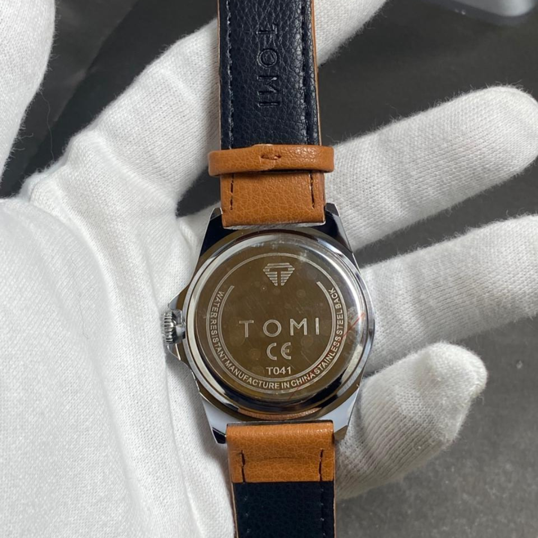 Men’s Classic Leather Strap Watch – Elegant Minimalist Dress Timepiece