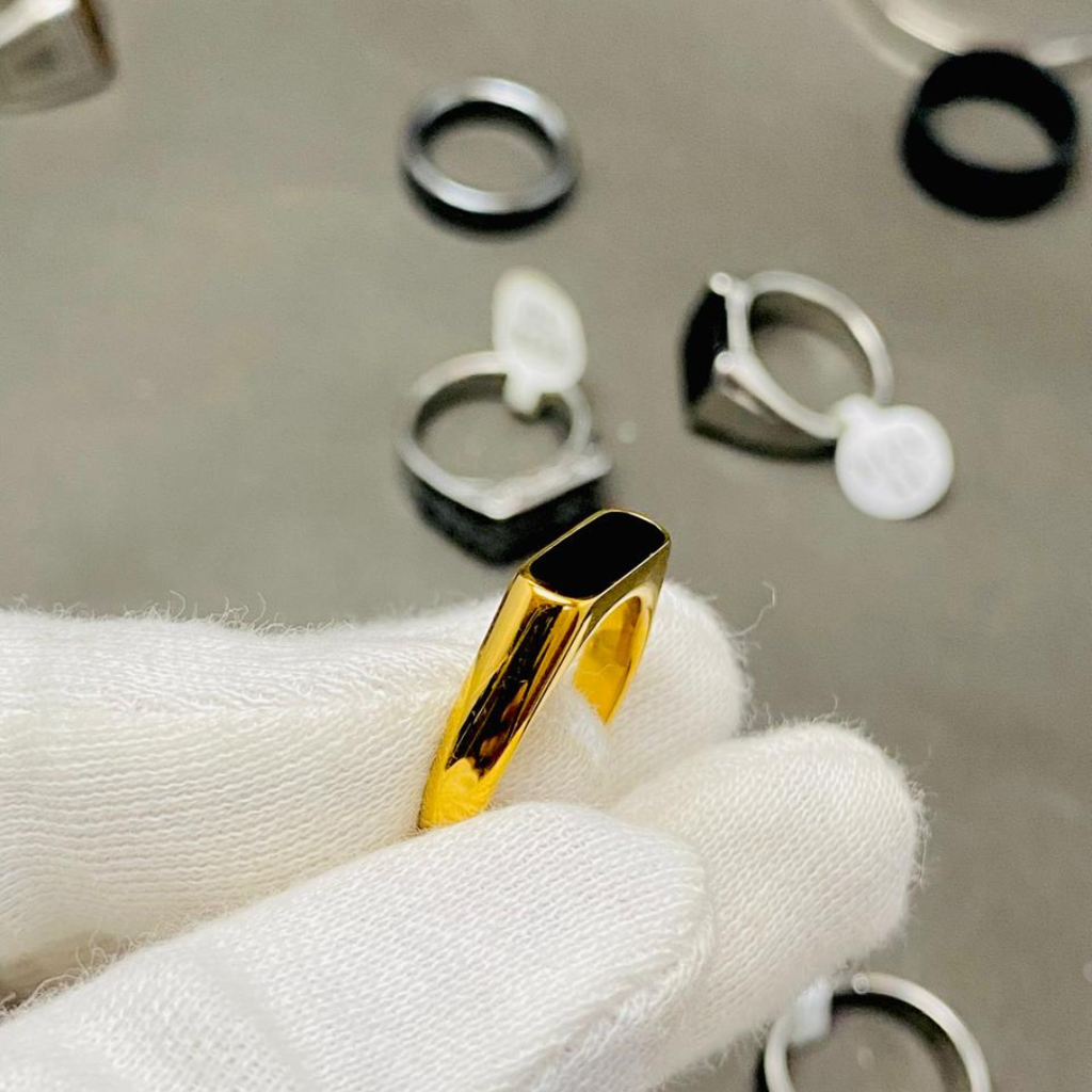 Unisex Black Onyx Gold Plated Stainless Steel Ring – Minimalist Signet Design