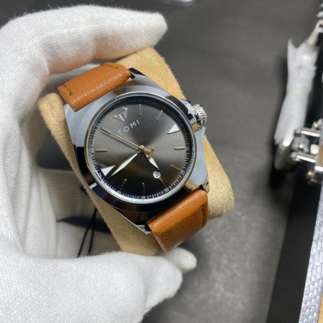 Men’s Classic Leather Strap Watch – Elegant Minimalist Dress Timepiece