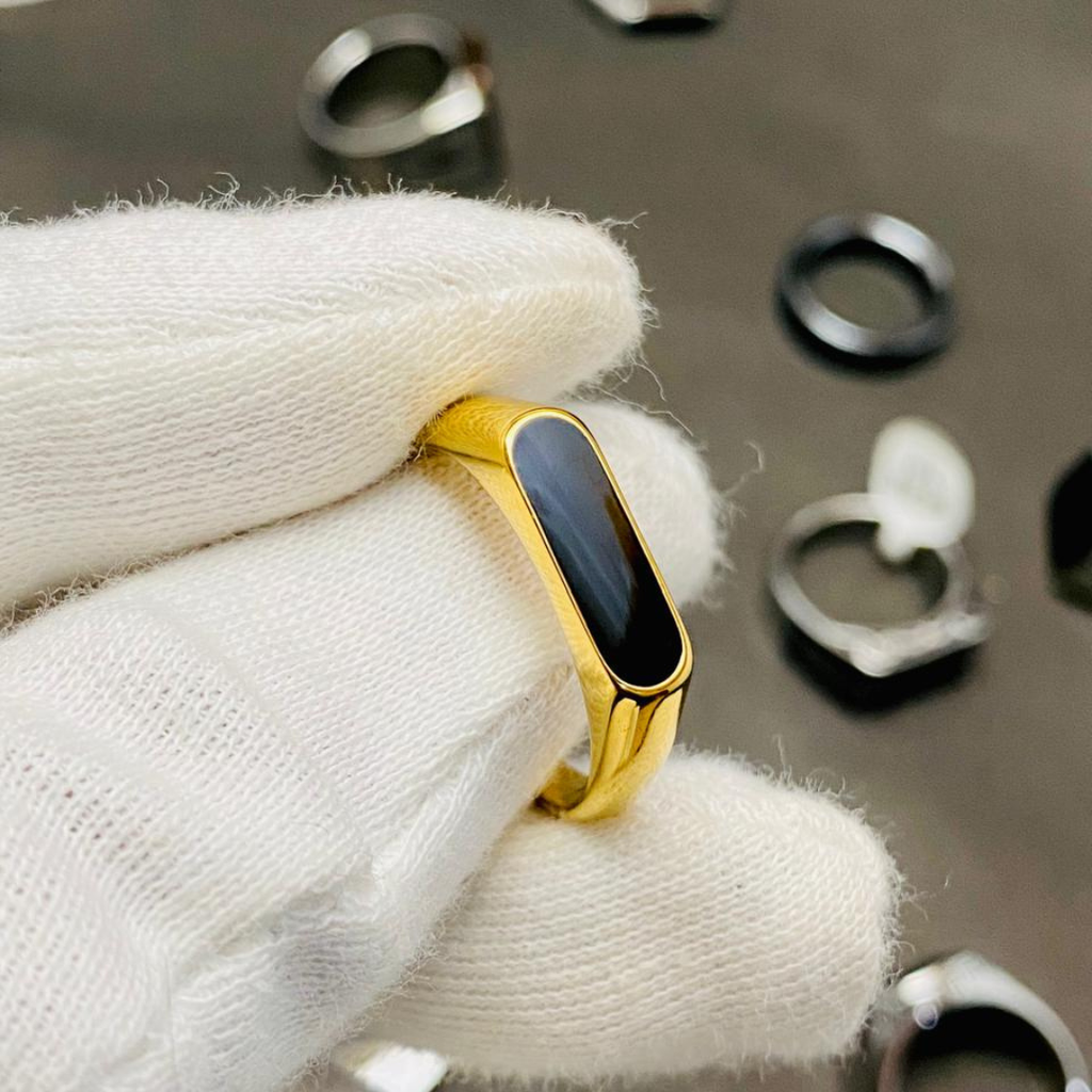 Unisex Black Onyx Gold Plated Stainless Steel Ring – Minimalist Signet Design