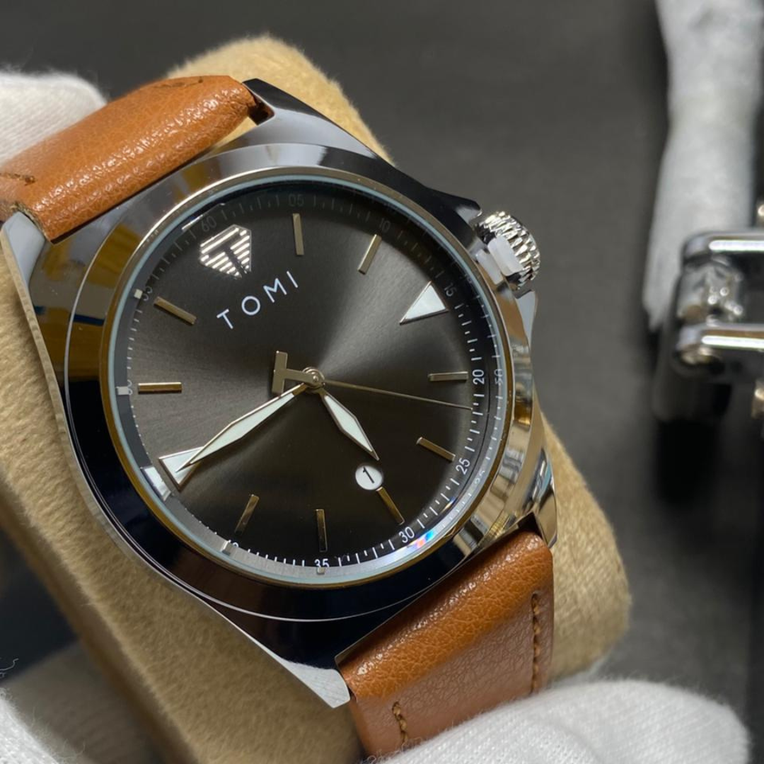 Men’s Classic Leather Strap Watch – Elegant Minimalist Dress Timepiece