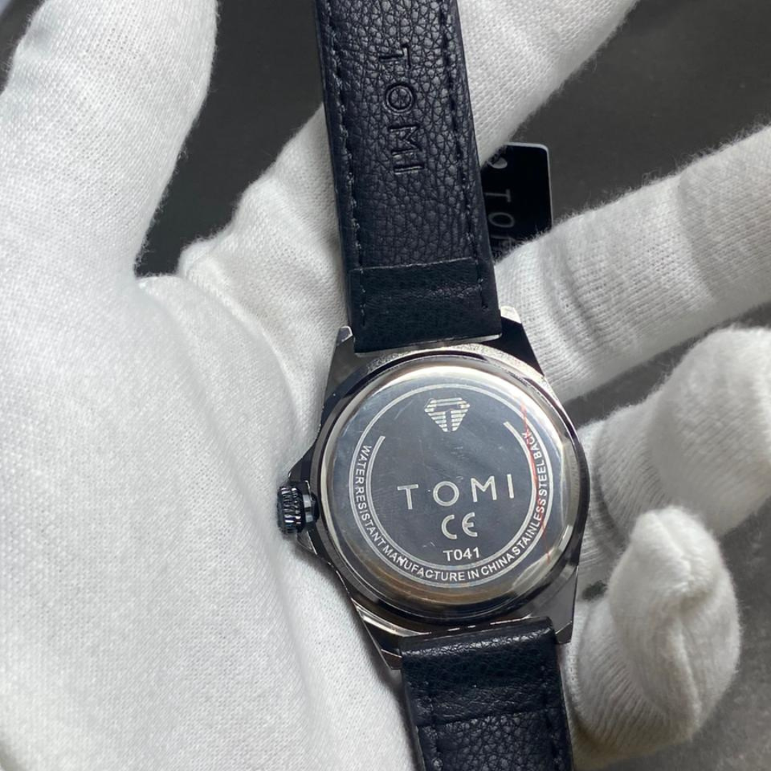 Men’s Classic Leather Strap Watch – Elegant Minimalist Dress Timepiece