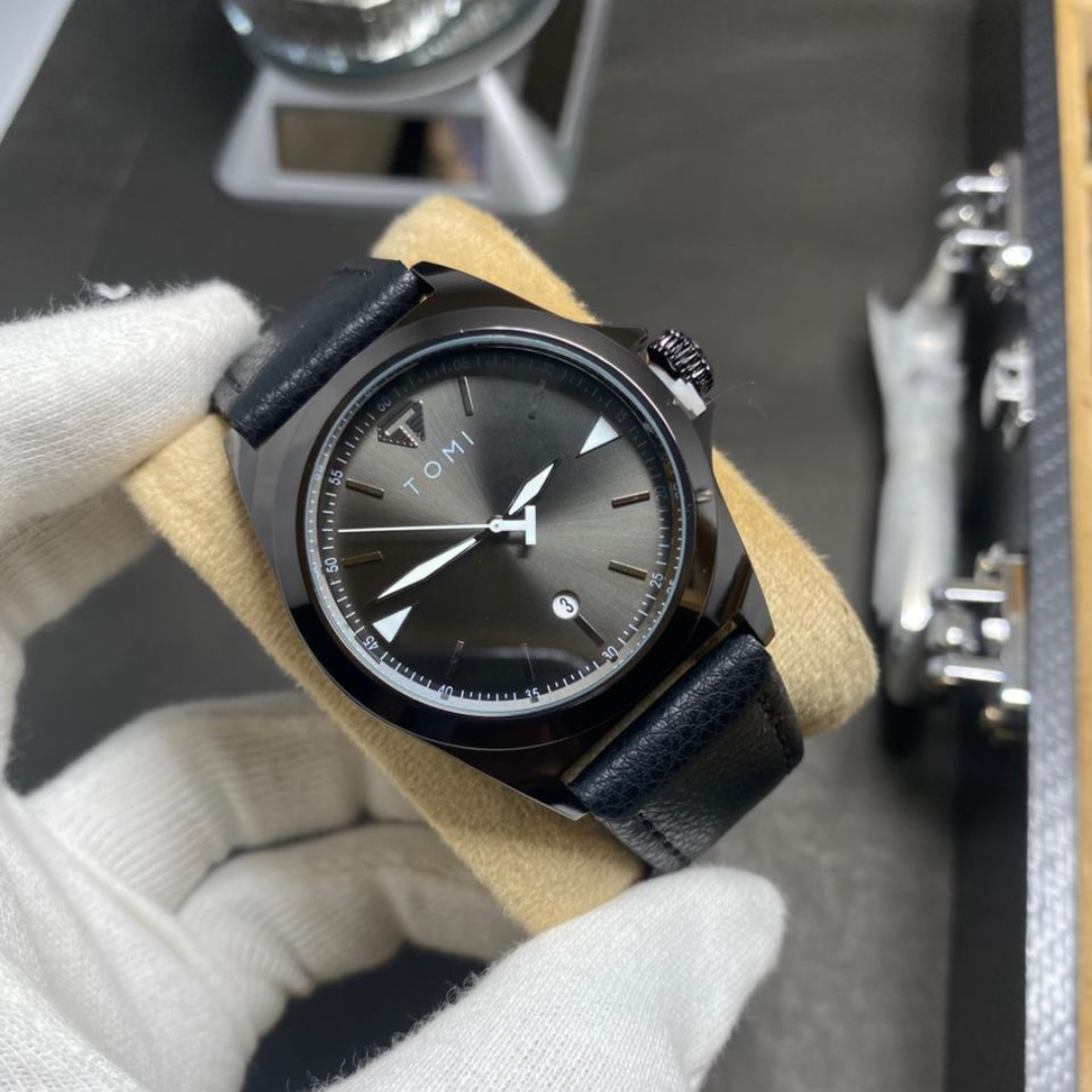 Men’s Classic Leather Strap Watch – Elegant Minimalist Dress Timepiece